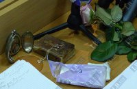Тимошенко взяла на суд ладанку и Библию