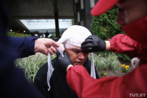 В Беларуси силовики на акциях протеста задержали сотни человек, среди них - десятки журналистов