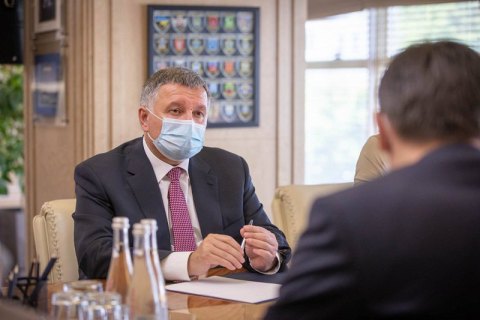 Переговори з Путіним мають відбуватися лише при свідках, - Аваков