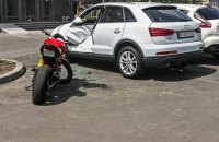 В Киеве мотоциклист разбился насмерть на парковке жилого комплекса