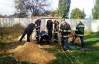 ​В Житомирской области рабочего засыпало землей во время копания колодца