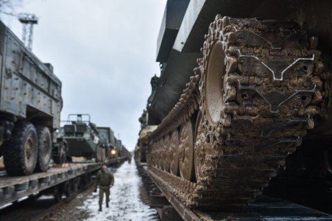 Из Крыма в сторону Украины двигаются колонны военной техники РФ