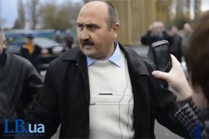 Людьми в штатском на акциях протеста руководит замком "Беркута" (Документ)