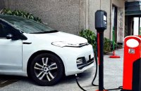 Що стоїть на заваді переходу українців на електромобілі: висока вартість, брак зарядок або довіра до ДВЗ?                       