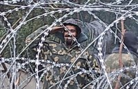 Беларусь выдает нелегальным мигрантам военную форму, - польские пограничники 