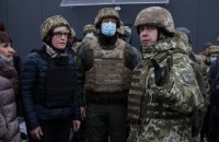 Премьер Литвы побывала на линии разграничения в Луганской области