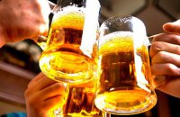 Во Франции из-за коронавируса вылили 10 млн литров пива  
