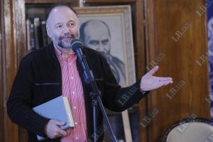 Украинским писателям платят щедрые гонорары за заказные "произведения"