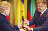 Грибаускайте привезла перископи для сил АТО
