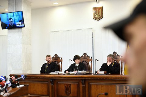 Суд перенес рассмотрение апелляции на продление ареста экс-"беркутовцев", обвиняемых в расстреле 49 человек 