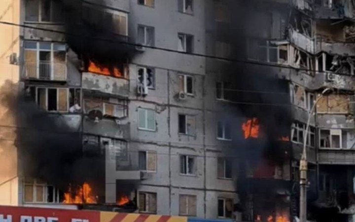 У Херсоні росіяни скинули вибухівку на цивільних, загинула 1 людина