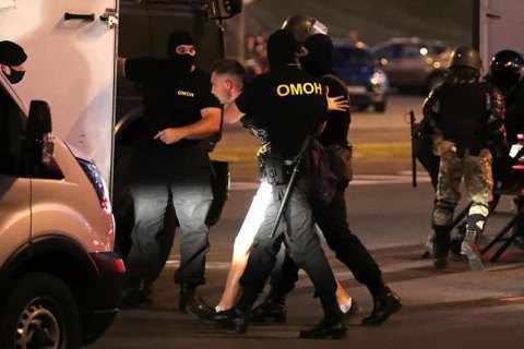 Минздрав Беларуси сообщил о полусотне госпитализированных после протестов ночью 12 августа