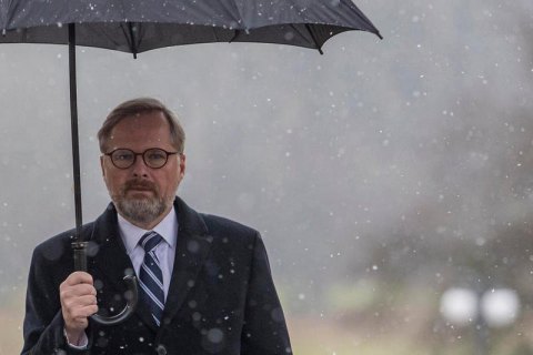 Президент Чехии назначил новое правительство Петра Фиалы