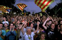 Возле парламента Каталонии проходит многотысячный митинг в поддержку независимости