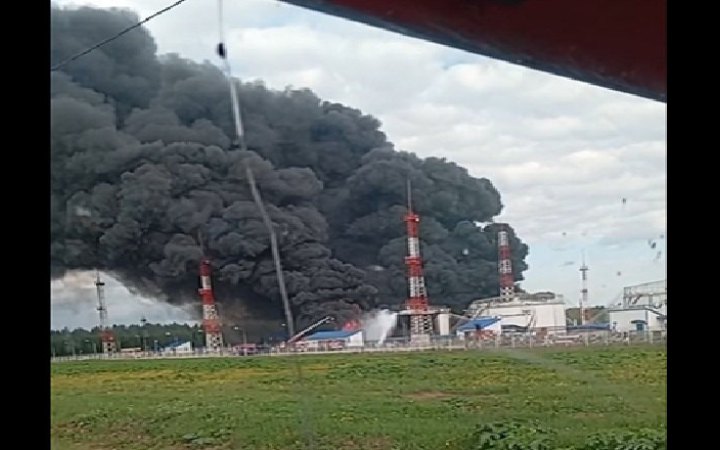 Українські далекобійні санкції досягли Москви: Зеленський про атаку дронів у РФ