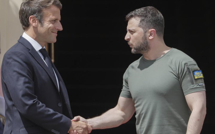 Зеленський і Макрон обговорили захист української енергосистеми від повітряних атак Росії