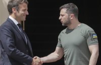 Зеленський і Макрон обговорили захист української енергосистеми від повітряних атак Росії