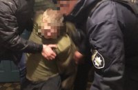 В Киевской области мужчина ударил полицейского отверткой в лицо 