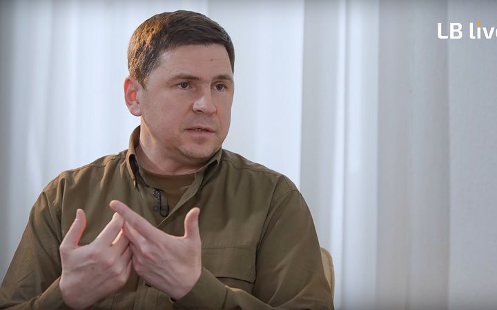Цинічна і продумана операція під фальшивим прапором, – Подоляк про обстріл росіянами Оленівки