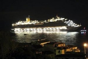 В Италии прекратили подводные поиски на лайнере "Коста Конкордиа"