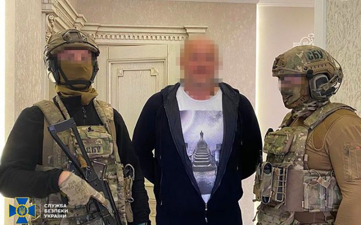 СБУ знешкодила банду рекетирів, які видавали себе за військових та правоохоронців