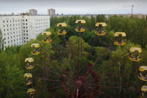 Туристы запустили колесо обозрение в Припяти