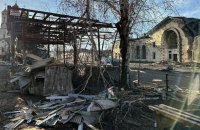 Головне за ніч та ранок неділі, 25 лютого: удар по вокзалу в Костянтинівці, майже 40 відбитих штурмів під Мар’їнкою 