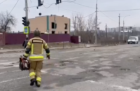 Знищені будівлі, загиблі мирні та спалені авто. ДСНС показала відео зі звільненого від ворогів Ірпеня