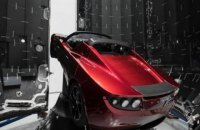 Отправленный в космос личный автомобиль Маска официально признан космическим спутником