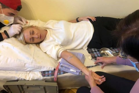В Верховной Раде на голову депутату Устиновой упал дверной засов