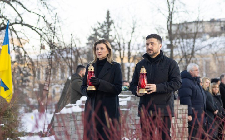 Президент і перша леді вшанували пам’ять Героїв Небесної Сотні