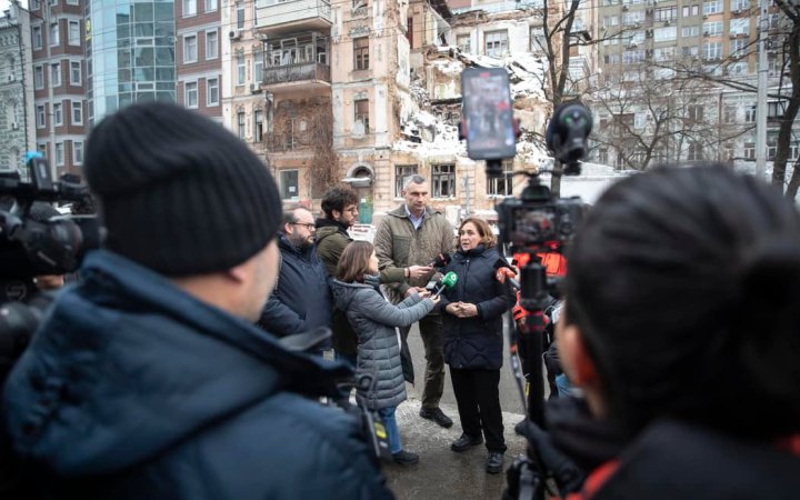 До Києва прибула мер Барселони