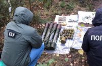 На Рівненщині СБУ виявила замаскований схрон з гранатами і вибухівкою