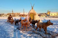 Житель Якутии вылепил из навоза символ 2018 года 