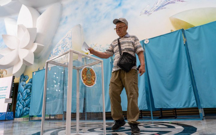 Казахстан обирає новий однопалатний парламент країни, перемогу прогнозують пропрезидентській партії
