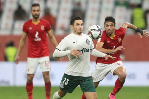 Игрок "Палмейрас" рассмешил публику во время выполнения пенальти в матче за "бронзу" Клубного чемпионата мира ФИФА