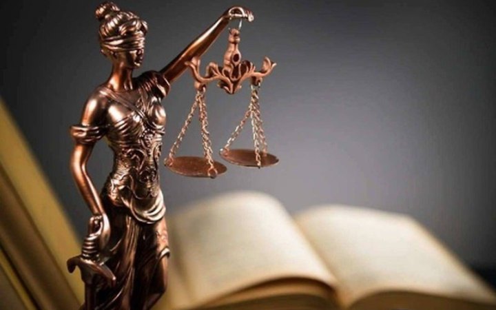 Колишнього керівника суду на Сумщині засудили до 8 років тюрми за хабарництво