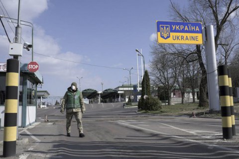 Кабмін анонсував повну зупинку пасажирських перевезень через кордон