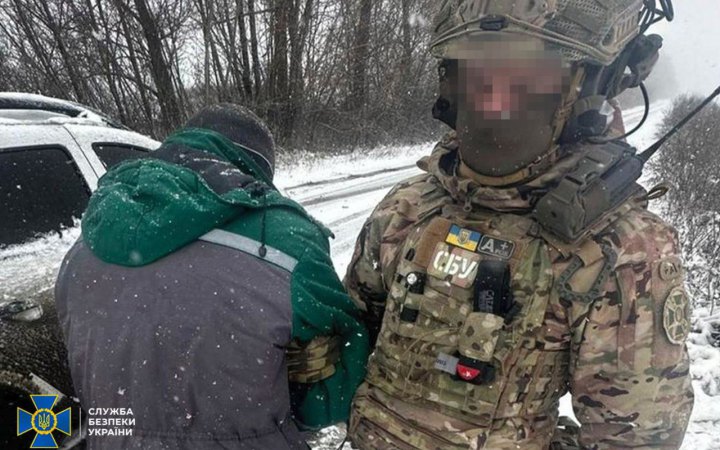 На Харківщині затримали мешканця Вовчанська, який розвідував оборонні рубежі України на кордоні з Росією, – СБУ