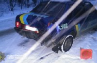 Вантажівка влетіла в поліцейське авто і мікроавтобус під час оформлення смертельної ДТП на Рівненщині