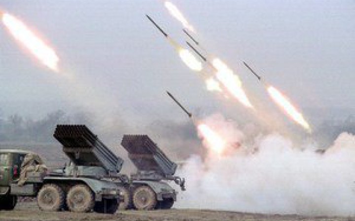 Ворог обстріляв Вовчанськ: пошкоджено будинки, авто і магазини