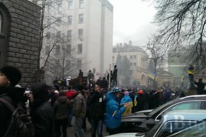 Милиция распылила газ возле АП