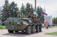 В оккупированной Горловке в честь 9 мая на площадь пригнали БТР и начали стрелять 