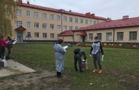 Рух ЧЕСНО опублікував перші фото волонтерів опитування Зеленського