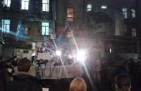 Несколько сотен активистов Евромайдана митингуют у Печерского суда в Киеве