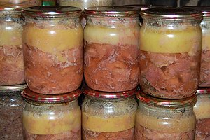 Консервы из свиней с "африканской чумой" безопасны, заверяют ветеринары