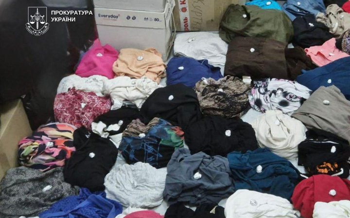 Судитимуть наркоугруповання, яке продавало метадон, ховаючи його в одязі із секонд-хендів