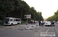 В пригороде Хмельницкого рейсовый "ПАЗик" столкнулся с Теслой, пострадали 8 человек