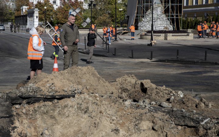 У Києві наслідки російських ракетних обстрілів долали понад 400 комунальників та рятувальників, - Віталій Кличко
