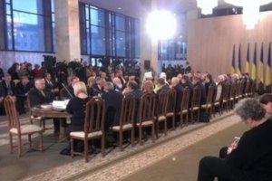 Круглый стол "Объединим Украину" проходит без Януковича и лидеров оппозиции